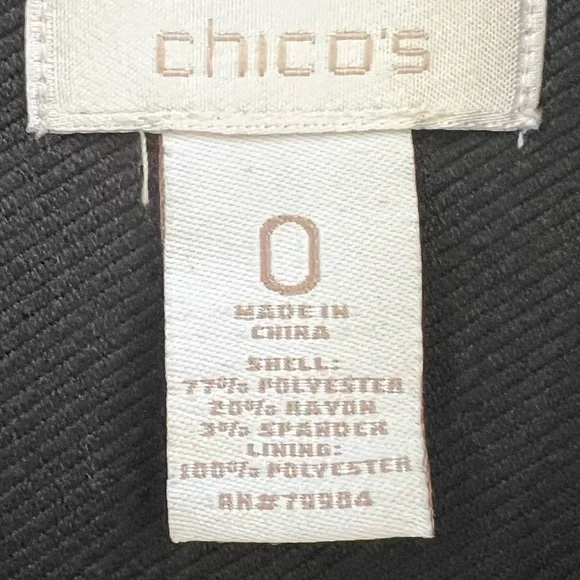 Chico’s size 0/small woman’s fully lined button up dressy vest. - Picture 9 of 10